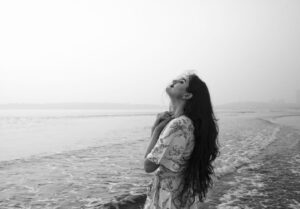 Sushmitha Bhat Instagram - A rendezvous with @priyadarshineeraj & the sea..
“….. as I wended the shores I know, I too, saw the endless rocking….”