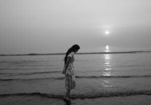 Sushmitha Bhat Instagram - A rendezvous with @priyadarshineeraj & the sea..
“….. as I wended the shores I know, I too, saw the endless rocking….”