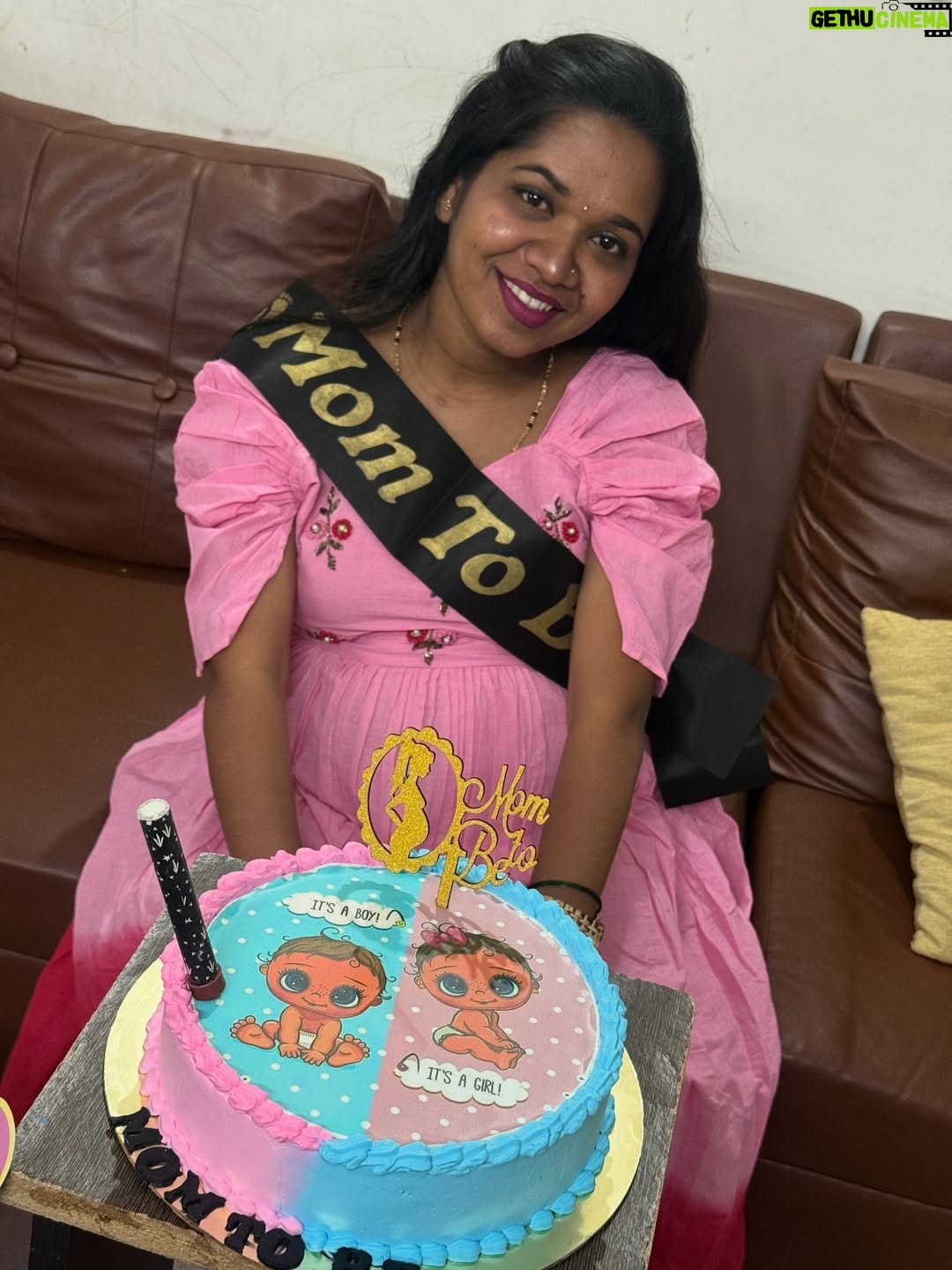 Sushmitha Sheshagiri - 13.4K Likes - ಅತ್ತೆ to be ❤️✨🧿 
.
Customised cake by @cakestories_official 🙌🏻