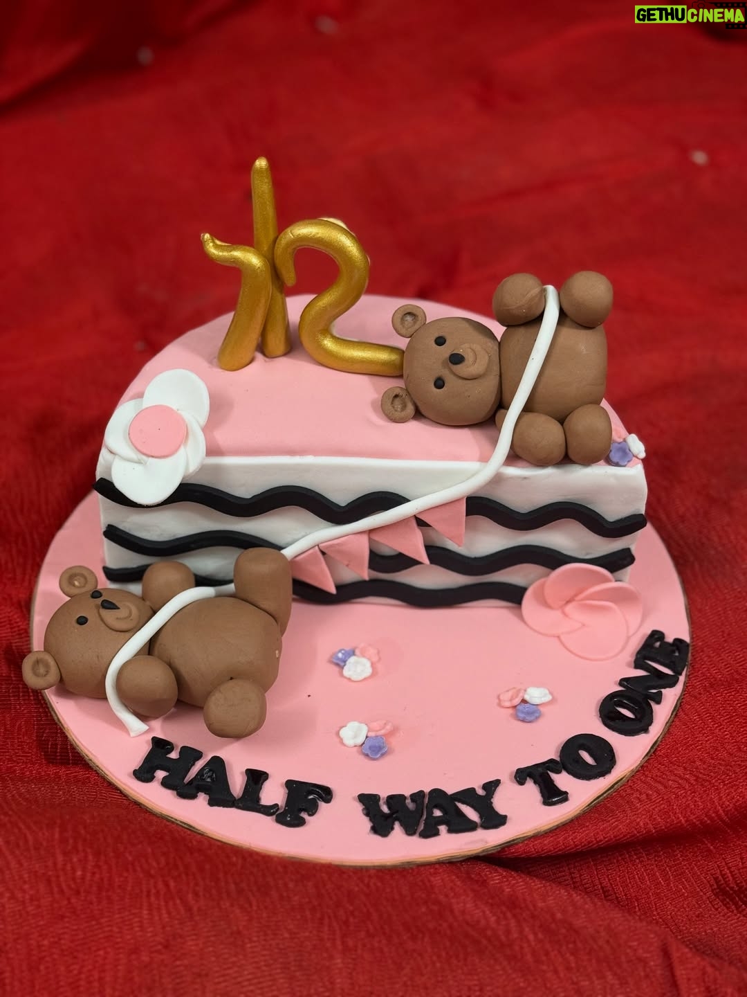 Sushmitha Sheshagiri - 13.4K Likes - ಅತ್ತೆ to be ❤️✨🧿 
.
Customised cake by @cakestories_official 🙌🏻