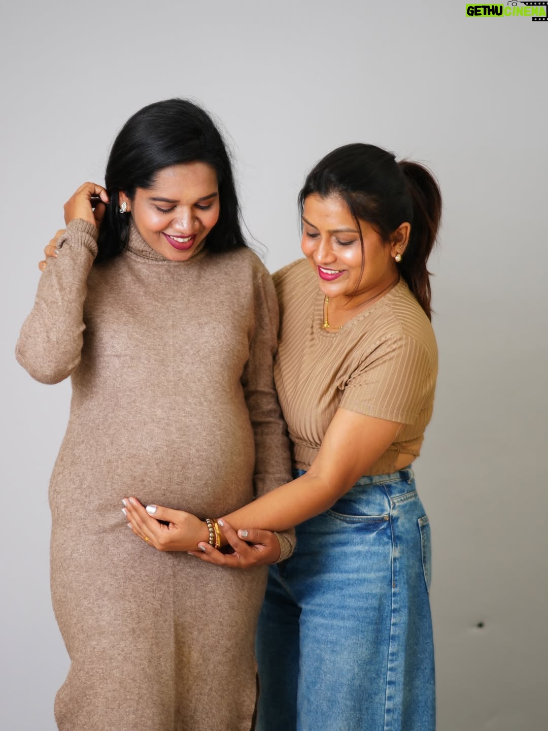 Sushmitha Sheshagiri - 24.9K Likes - ಅಳಿಯ✨❤️
.
Photography by @geethanjali__photography 
Congrats both 🙌🏻@preethu_radha @vinay_vins46