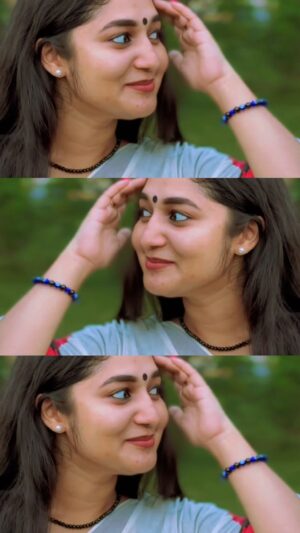 Susmitha Prabhakaran Instagram - പോയി ചൊല്ലാമോ…🥰
.
.

🎥✂️ ❤️ @_.aadhii.__

Saree @ilahandpaints

[susmitha prabhakaran, trending reels, actress, kerala, malayalam, song, trending, retro]