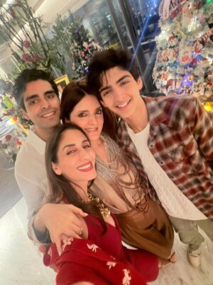 Sussanne Khan Instagram - This was ‘Zmiss’ for us this Xmas… Mummsy our Angel mum..you are in our hearts every second n we will celebrate your soul ans your spirit within us..love you miss you insanely 🎄🎄🎄🎄🎄🎄♥️♥️♥️☃️☃️☃️☃️🤍🤍🤍🥹
