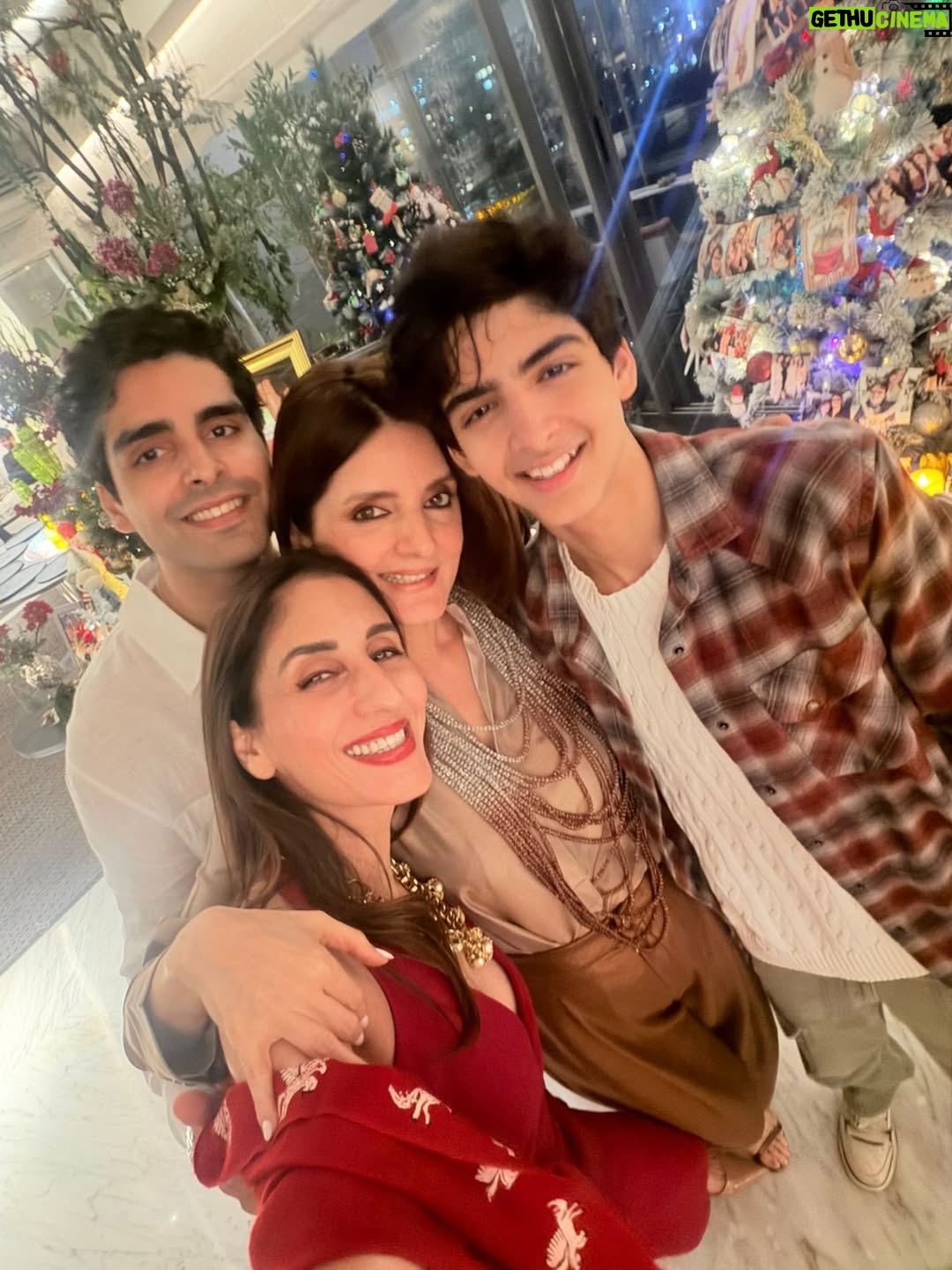 Sussanne Khan - 15.5K Likes - This was ‘Zmiss’ for us this Xmas… Mummsy our Angel mum..you are in our hearts every second n we will celebrate your soul ans your spirit within us..love you miss you insanely 🎄🎄🎄🎄🎄🎄♥️♥️♥️☃️☃️☃️☃️🤍🤍🤍🥹