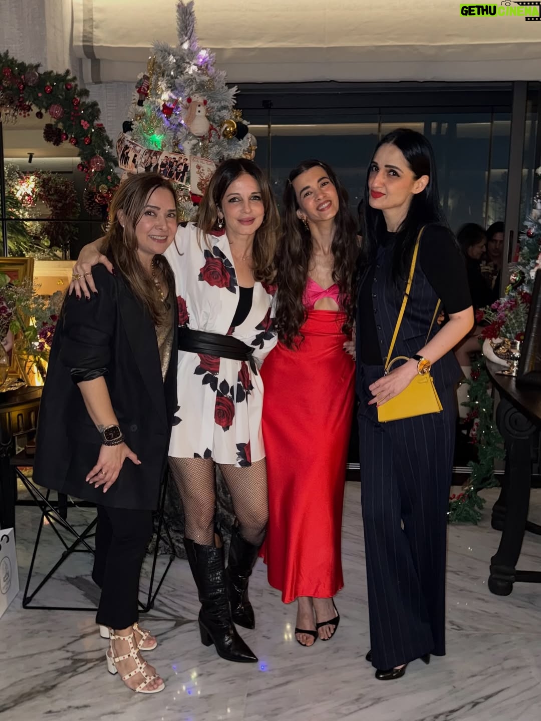Sussanne Khan - 15.5K Likes - This was ‘Zmiss’ for us this Xmas… Mummsy our Angel mum..you are in our hearts every second n we will celebrate your soul ans your spirit within us..love you miss you insanely 🎄🎄🎄🎄🎄🎄♥️♥️♥️☃️☃️☃️☃️🤍🤍🤍🥹