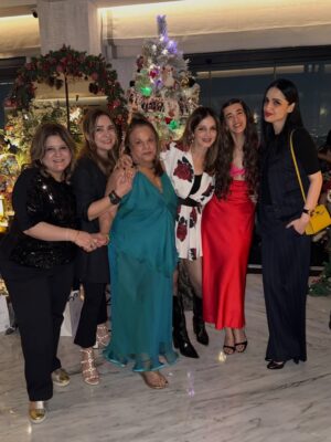 Sussanne Khan Instagram - This was ‘Zmiss’ for us this Xmas… Mummsy our Angel mum..you are in our hearts every second n we will celebrate your soul ans your spirit within us..love you miss you insanely 🎄🎄🎄🎄🎄🎄♥️♥️♥️☃️☃️☃️☃️🤍🤍🤍🥹