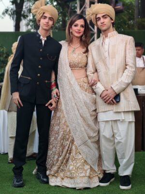 Sussanne Khan Instagram - The Mama Lioness.. with my Heart beaming with my SonShines Pride… My Ray and Ridza.. From here till the end of Time you both have been my Bravest hearted Knights… so so proud to call you mine. ✊🏼✊🏼✊🏼🥹🥹♥️♥️♥️♥️♥️♥️♥️🥹