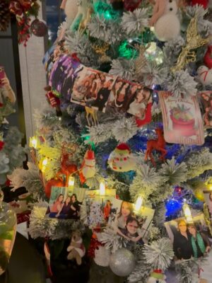 Sussanne Khan Instagram - This was ‘Zmiss’ for us this Xmas… Mummsy our Angel mum..you are in our hearts every second n we will celebrate your soul ans your spirit within us..love you miss you insanely 🎄🎄🎄🎄🎄🎄♥️♥️♥️☃️☃️☃️☃️🤍🤍🤍🥹