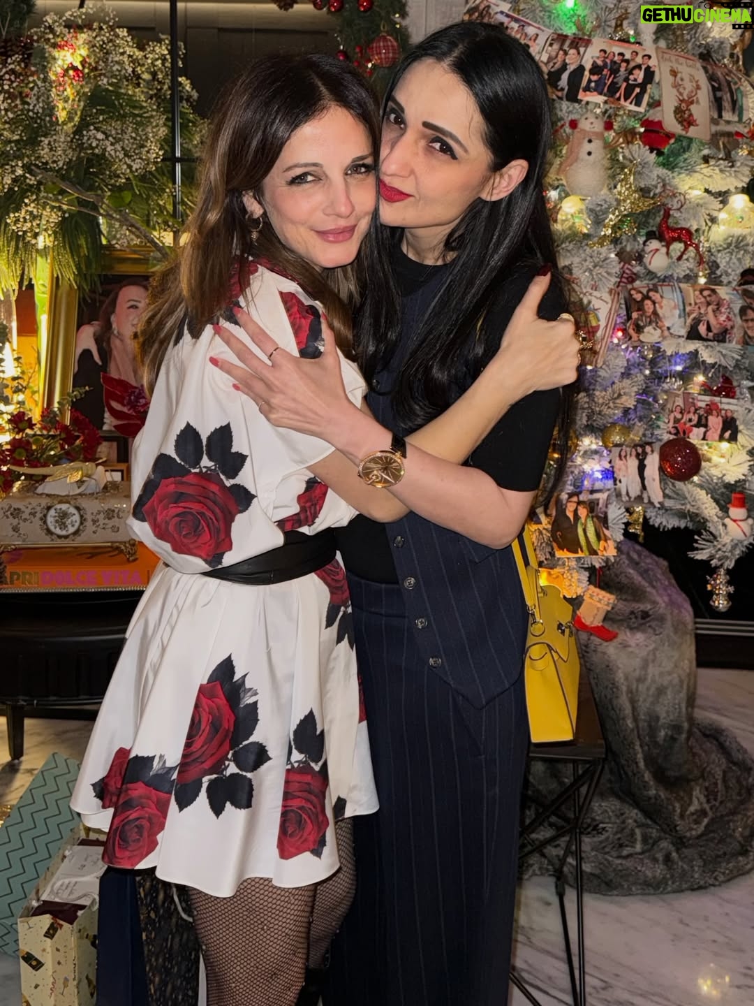 Sussanne Khan - 15.5K Likes - This was ‘Zmiss’ for us this Xmas… Mummsy our Angel mum..you are in our hearts every second n we will celebrate your soul ans your spirit within us..love you miss you insanely 🎄🎄🎄🎄🎄🎄♥️♥️♥️☃️☃️☃️☃️🤍🤍🤍🥹
