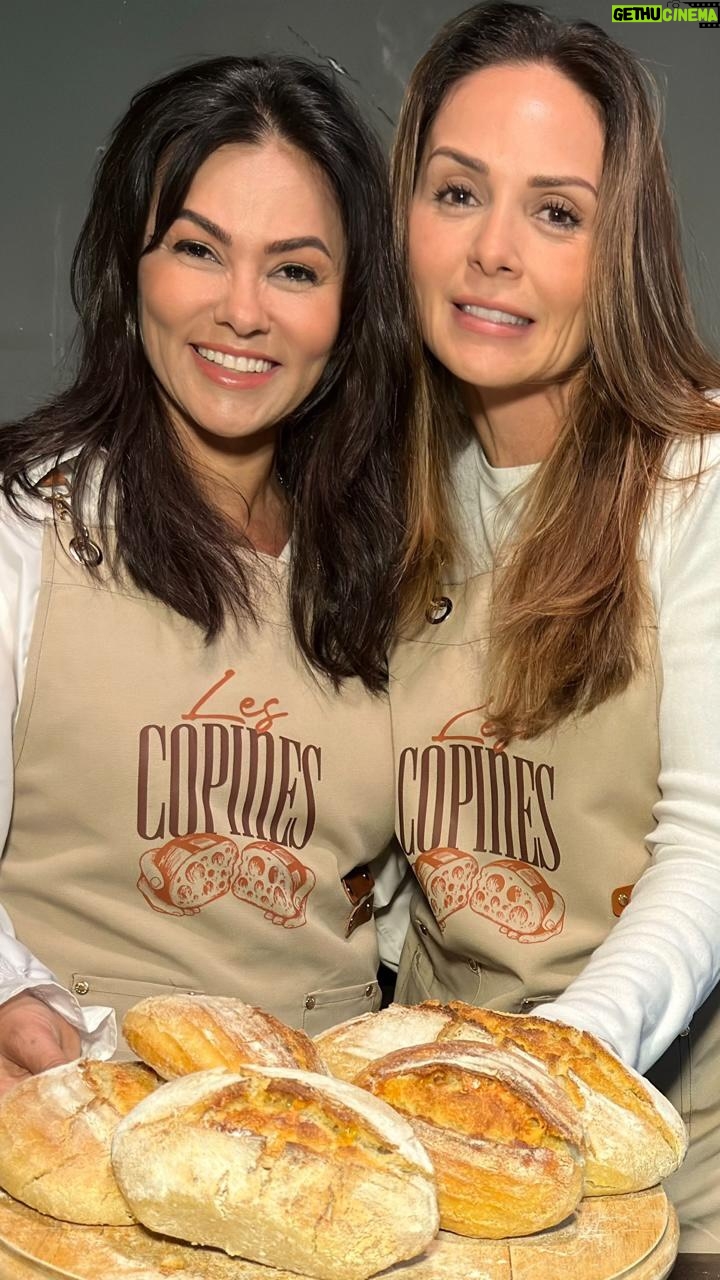 Suzana Alves - 2.6K Likes - ✨ Na Le Copines, tudo começa com tempo, cuidado e verdade. Nascemos!!!
Cada pão que sai do nosso forno carrega o sabor da calma, o afeto do artesanal e o respeito pela natureza. 🌾

Fermentação natural, ingredientes reais e um propósito simples:
alimentar com amor — você, quem você ama e o mundo ao seu redor.

Le Copines • Pães que amam, que compartilha🤎🥖🙏🏼🙌🏼
