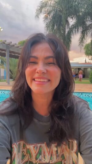 Suzana Alves Instagram - Amizade de verdade Ć© abrigo. š¤
à ter com quem se abrir, mas também saber ouvir.
à troca, cuidado, presença e lealdade.
A gente não foi feita pra caminhar sozinha.
Invista em amizades que curam, fortalecem
e te lembram quem vocĆŖ Ć©. āØ
Marca aqui aquela amiga que caminha com vocĆŖ. šš