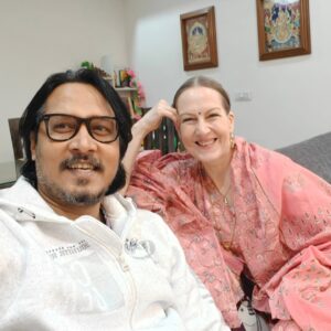 Suzanne Bernert Instagram - Super excited about this interview! When Ajeet asked me, I was like 'why me?' I've been following his channel since COVID after Akhil told me about it. Still feels dreamy, but it's definitely one of the best interviews I've had. Thanks, Ajeet!🩷
Outfit @aadveka.india

#ajeetbharti #suzannebernert #podcasts