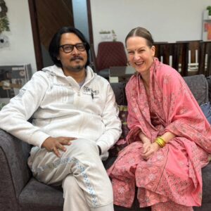 Suzanne Bernert Instagram - Super excited about this interview! When Ajeet asked me, I was like 'why me?' I've been following his channel since COVID after Akhil told me about it. Still feels dreamy, but it's definitely one of the best interviews I've had. Thanks, Ajeet!🩷
Outfit @aadveka.india

#ajeetbharti #suzannebernert #podcasts