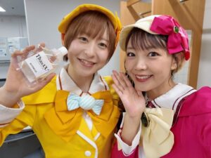 Suzuko Mimori Instagram - 2010年に初めて出演した私たち、そして今回7年ぶり8回目のアニサマでした！
ファイナルライブ以降もこうして時々みんなと集まって、ミルキアンのみんなの前に登場できるのが同窓会みたいでエモ嬉しいです🩷

きっちゃんはイギリスから🩵私はアメリカから🩷そらとみころんは東京からさいたまスーパーアリーナに集結！

1番交通費がかかるユニット🤣まちがいない！

今回はフェザーズも一緒に出演できたのめちゃくちゃhappyだったし
ZAQさんの歌をあんなに間近で聴けたのも感動だったし
他の出演者の皆さんとも久々の再会で、懐かしい気持ちでした！

衣装、大事に取っておいてくれた衣装の新さんにも感謝✨

ミルキィを呼んでくださったアニサマのさいとーＰにも感謝！

社長業をお休みして、ミルキィＰとしていつも通り私達を束ねてくれた岡田太郎に感謝！！

いつも通りわがままな私達をケアしてくれたミルキィスタッフのみんなに感謝！！

そして、なんたって、
懐かしのライブグッズを持って駆けつけてくれたミルキアンのみんなに大感謝🩷🩷🩷

みんなのキラキラした顔が忘れられない🤩
また会う日まで、それぞれのミライヘ！！

#アニサマ　#アニサマ2025
#milkyholmes #ミルキィホームズ
#mimorisuzuko #tokuisora #kittaizumi #sasakimikoi #itoayasa #aimi