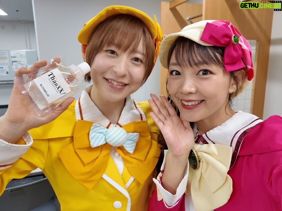 Suzuko Mimori - 10.7K Likes - 2010年に初めて出演した私たち、そして今回7年ぶり8回目のアニサマでした！
ファイナルライブ以降もこうして時々みんなと集まって、ミルキアンのみんなの前に登場できるのが同窓会みたいでエモ嬉しいです🩷

きっちゃんはイギリスから🩵私はアメリカから🩷そらとみころんは東京からさいたまスーパーアリーナに集結！

1番交通費がかかるユニット🤣まちがいない！

今回はフェザーズも一緒に出演できたのめちゃくちゃhappyだったし
ZAQさんの歌をあんなに間近で聴けたのも感動だったし
他の出演者の皆さんとも久々の再会で、懐かしい気持ちでした！

衣装、大事に取っておいてくれた衣装の新さんにも感謝✨

ミルキィを呼んでくださったアニサマのさいとーＰにも感謝！

社長業をお休みして、ミルキィＰとしていつも通り私達を束ねてくれた岡田太郎に感謝！！

いつも通りわがままな私達をケアしてくれたミルキィスタッフのみんなに感謝！！

そして、なんたって、
懐かしのライブグッズを持って駆けつけてくれたミルキアンのみんなに大感謝🩷🩷🩷

みんなのキラキラした顔が忘れられない🤩
また会う日まで、それぞれのミライヘ！！

#アニサマ　#アニサマ2025
#milkyholmes #ミルキィホームズ
#mimorisuzuko #tokuisora #kittaizumi #sasakimikoi #itoayasa #aimi