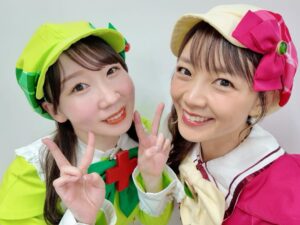 Suzuko Mimori Instagram - 2010年に初めて出演した私たち、そして今回7年ぶり8回目のアニサマでした！
ファイナルライブ以降もこうして時々みんなと集まって、ミルキアンのみんなの前に登場できるのが同窓会みたいでエモ嬉しいです🩷

きっちゃんはイギリスから🩵私はアメリカから🩷そらとみころんは東京からさいたまスーパーアリーナに集結！

1番交通費がかかるユニット🤣まちがいない！

今回はフェザーズも一緒に出演できたのめちゃくちゃhappyだったし
ZAQさんの歌をあんなに間近で聴けたのも感動だったし
他の出演者の皆さんとも久々の再会で、懐かしい気持ちでした！

衣装、大事に取っておいてくれた衣装の新さんにも感謝✨

ミルキィを呼んでくださったアニサマのさいとーＰにも感謝！

社長業をお休みして、ミルキィＰとしていつも通り私達を束ねてくれた岡田太郎に感謝！！

いつも通りわがままな私達をケアしてくれたミルキィスタッフのみんなに感謝！！

そして、なんたって、
懐かしのライブグッズを持って駆けつけてくれたミルキアンのみんなに大感謝🩷🩷🩷

みんなのキラキラした顔が忘れられない🤩
また会う日まで、それぞれのミライヘ！！

#アニサマ　#アニサマ2025
#milkyholmes #ミルキィホームズ
#mimorisuzuko #tokuisora #kittaizumi #sasakimikoi #itoayasa #aimi