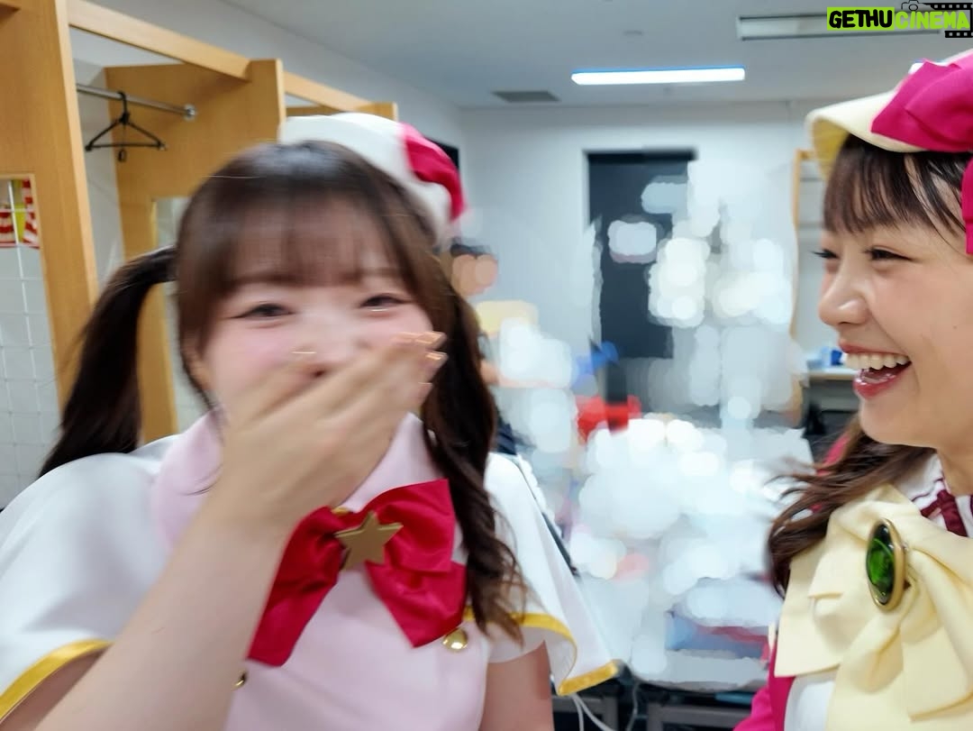 Suzuko Mimori - 10.7K Likes - 2010年に初めて出演した私たち、そして今回7年ぶり8回目のアニサマでした！
ファイナルライブ以降もこうして時々みんなと集まって、ミルキアンのみんなの前に登場できるのが同窓会みたいでエモ嬉しいです🩷

きっちゃんはイギリスから🩵私はアメリカから🩷そらとみころんは東京からさいたまスーパーアリーナに集結！

1番交通費がかかるユニット🤣まちがいない！

今回はフェザーズも一緒に出演できたのめちゃくちゃhappyだったし
ZAQさんの歌をあんなに間近で聴けたのも感動だったし
他の出演者の皆さんとも久々の再会で、懐かしい気持ちでした！

衣装、大事に取っておいてくれた衣装の新さんにも感謝✨

ミルキィを呼んでくださったアニサマのさいとーＰにも感謝！

社長業をお休みして、ミルキィＰとしていつも通り私達を束ねてくれた岡田太郎に感謝！！

いつも通りわがままな私達をケアしてくれたミルキィスタッフのみんなに感謝！！

そして、なんたって、
懐かしのライブグッズを持って駆けつけてくれたミルキアンのみんなに大感謝🩷🩷🩷

みんなのキラキラした顔が忘れられない🤩
また会う日まで、それぞれのミライヘ！！

#アニサマ　#アニサマ2025
#milkyholmes #ミルキィホームズ
#mimorisuzuko #tokuisora #kittaizumi #sasakimikoi #itoayasa #aimi