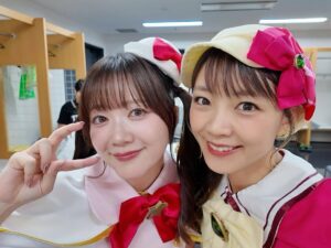 Suzuko Mimori Instagram - 2010年に初めて出演した私たち、そして今回7年ぶり8回目のアニサマでした！
ファイナルライブ以降もこうして時々みんなと集まって、ミルキアンのみんなの前に登場できるのが同窓会みたいでエモ嬉しいです🩷

きっちゃんはイギリスから🩵私はアメリカから🩷そらとみころんは東京からさいたまスーパーアリーナに集結！

1番交通費がかかるユニット🤣まちがいない！

今回はフェザーズも一緒に出演できたのめちゃくちゃhappyだったし
ZAQさんの歌をあんなに間近で聴けたのも感動だったし
他の出演者の皆さんとも久々の再会で、懐かしい気持ちでした！

衣装、大事に取っておいてくれた衣装の新さんにも感謝✨

ミルキィを呼んでくださったアニサマのさいとーＰにも感謝！

社長業をお休みして、ミルキィＰとしていつも通り私達を束ねてくれた岡田太郎に感謝！！

いつも通りわがままな私達をケアしてくれたミルキィスタッフのみんなに感謝！！

そして、なんたって、
懐かしのライブグッズを持って駆けつけてくれたミルキアンのみんなに大感謝🩷🩷🩷

みんなのキラキラした顔が忘れられない🤩
また会う日まで、それぞれのミライヘ！！

#アニサマ　#アニサマ2025
#milkyholmes #ミルキィホームズ
#mimorisuzuko #tokuisora #kittaizumi #sasakimikoi #itoayasa #aimi