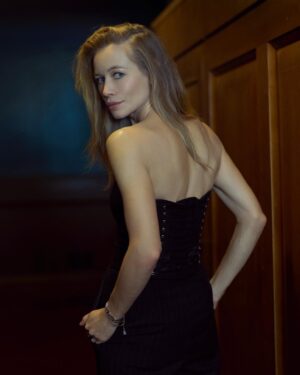 Svetlana Ustinova Instagram - Американские гастроли спектакля «Анна и Лев» прошли, а тепло и радость от возможности встречи с прекрасным зрителем греют в декабрьские холода. 
Спасибо Кате Симаковой @katesimakova за чудесную организацию. Спасибо всем, кто помогал делиться информацией о спектакле. Спасибо Нью-Йорк, Бостон , Филадельфия. И до скорой встречи новые города!!!

Photo @kirsimakov