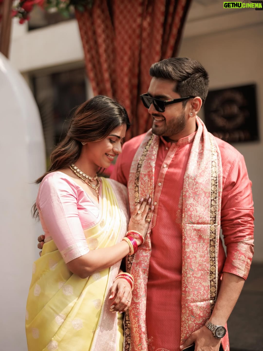 Swarda Thigale - 2.5K Likes - Clearly his sense of humour is my favourite love language ♥️ 
.
.
.
[love, couplegoals, wedding diaries, family, life, laughter]