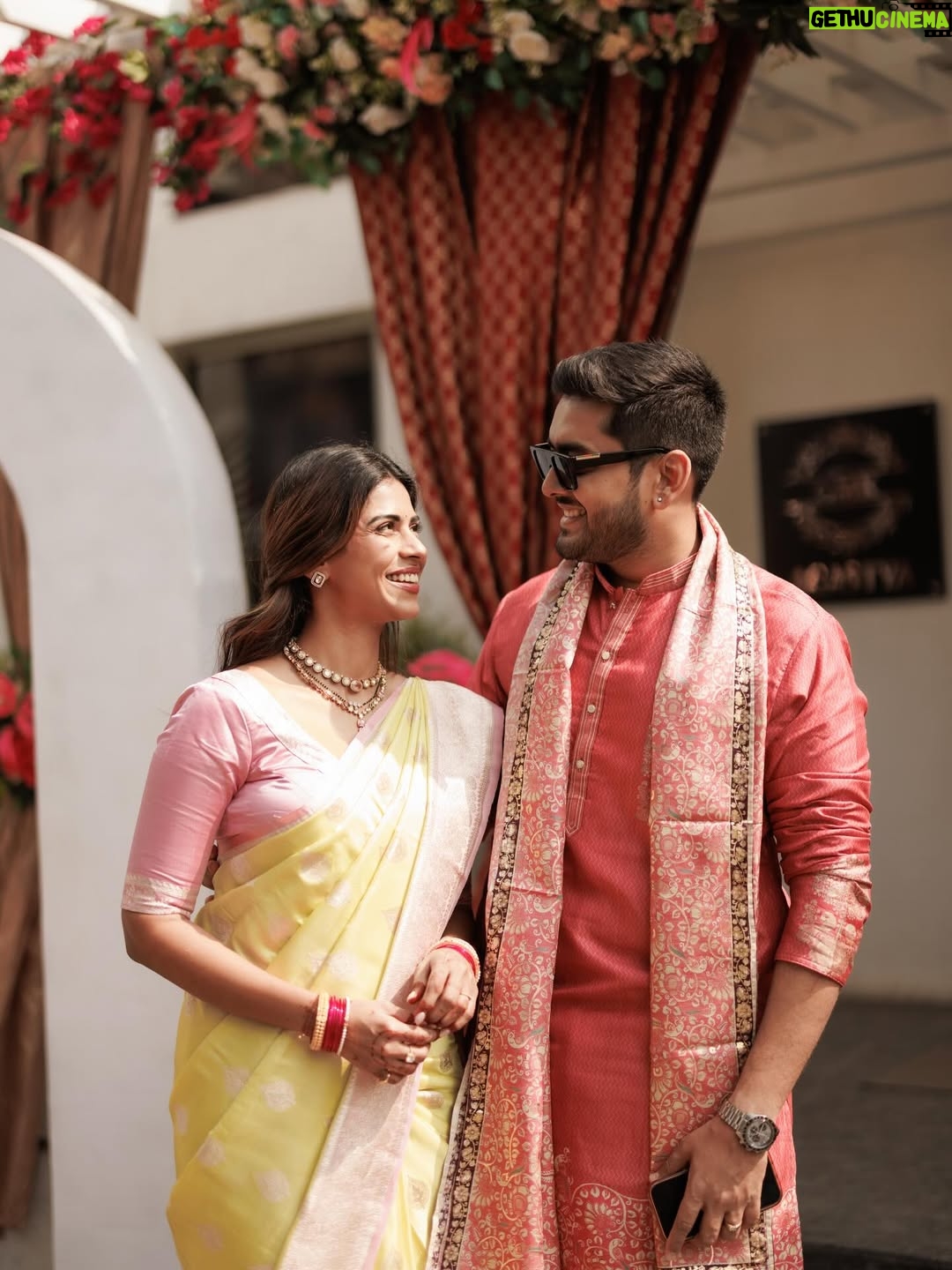 Swarda Thigale - 2.5K Likes - Clearly his sense of humour is my favourite love language ♥️ 
.
.
.
[love, couplegoals, wedding diaries, family, life, laughter]