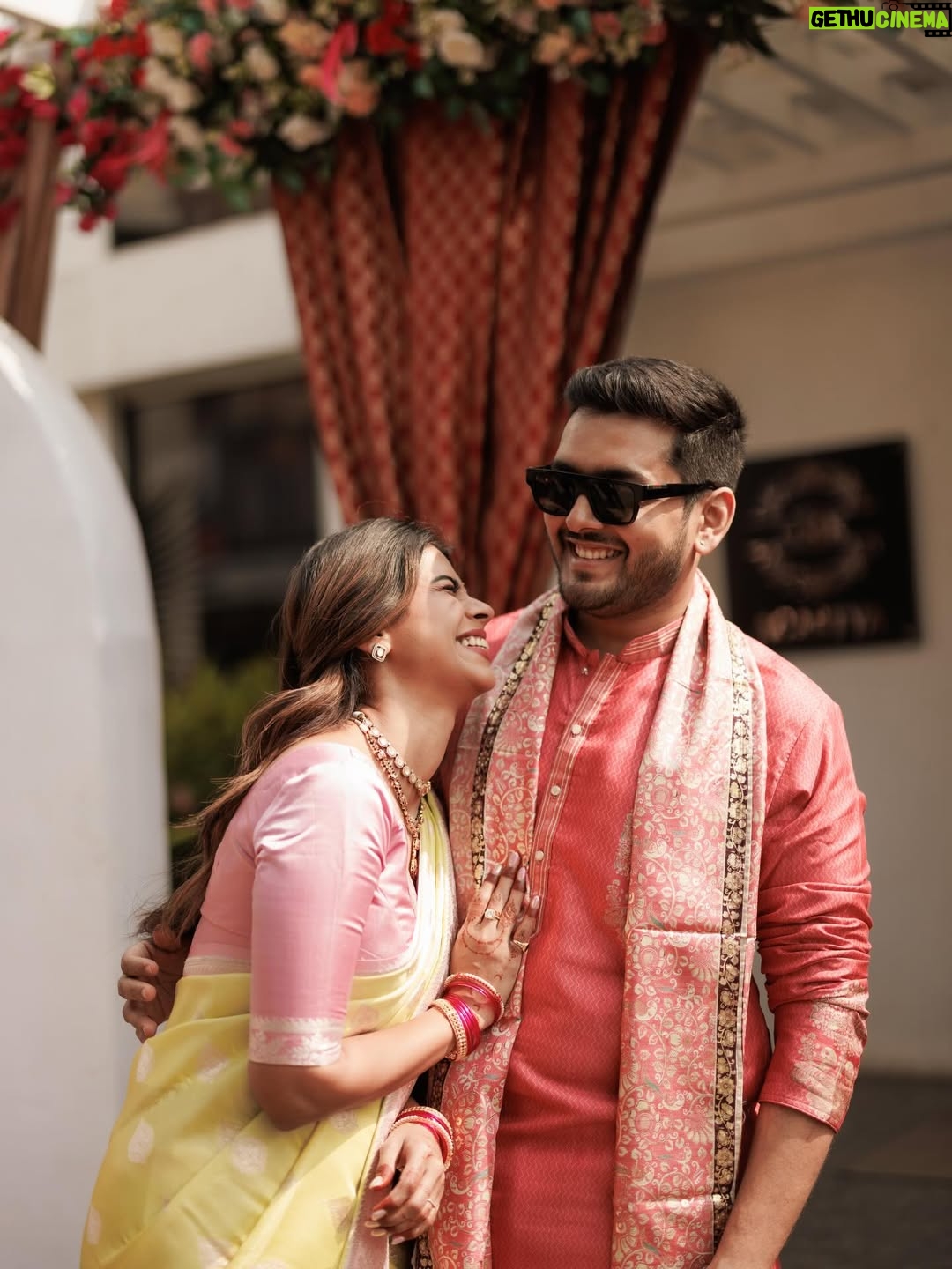 Swarda Thigale - 2.5K Likes - Clearly his sense of humour is my favourite love language ♥️ 
.
.
.
[love, couplegoals, wedding diaries, family, life, laughter]