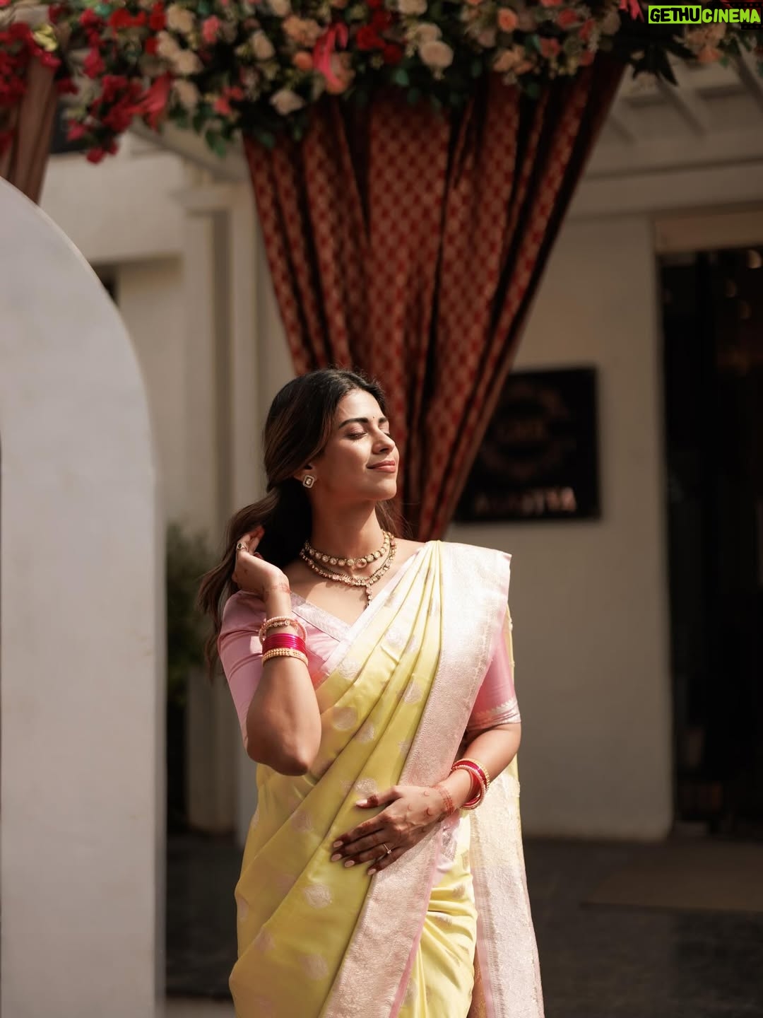 Swarda Thigale - 2.5K Likes - Clearly his sense of humour is my favourite love language ♥️ 
.
.
.
[love, couplegoals, wedding diaries, family, life, laughter]