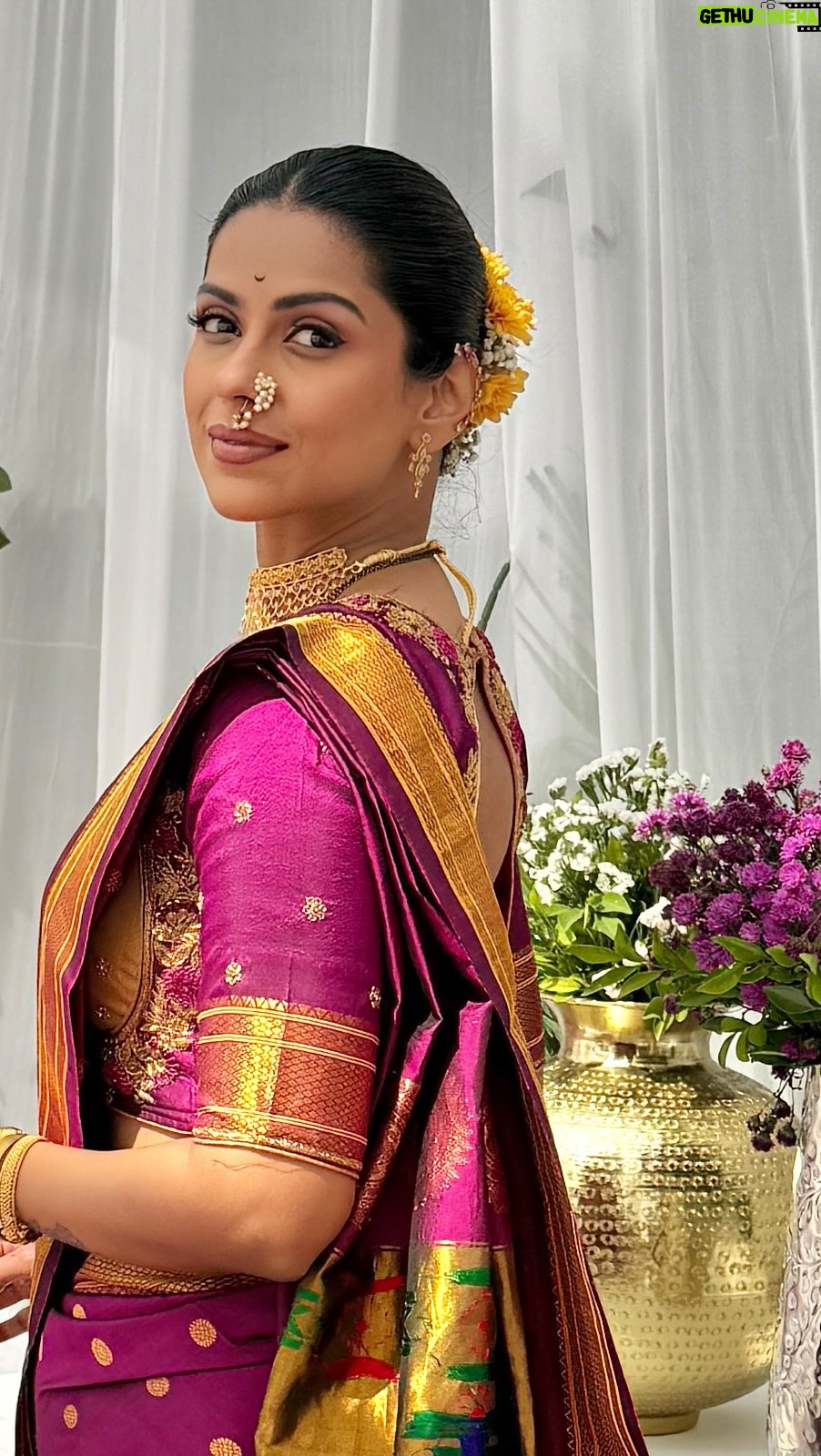 Swarda Thigale - 18.6K Likes - मोत्याची माळ 
सोन्याचा साज 
सिद्धार्थ रावांच नाव घेते 
तुमच्यासाठी आज 🥰✨ 
.
.
#cringe #pookie #love 🧿