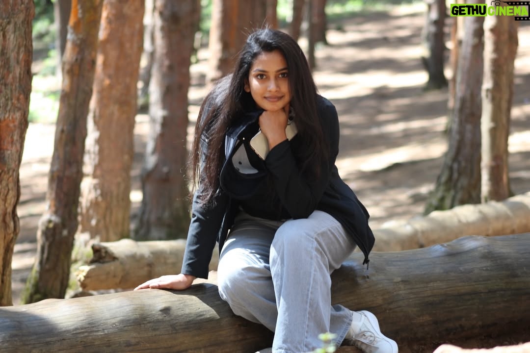 Swathi Konde - 58.1K Likes - Glimpse of OOTY trip ❣️🧿

Thank you for these beautiful pictures @mohansosone 🤩