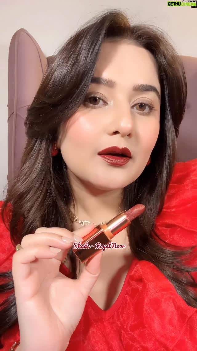 Swati Bhambra - 1.8K Likes - ✨ Stop scrolling! Viral glitter lipstick spotted 💄
Comment “BLING” ✨ for the link 🔗

Pilgrim Dubai Bling Glitter Lipstick 💋
Soft glam   crazy shine 😍
Because Asli Bling Pilgrim hi Dega✨

Perfect for Indian skintones 🤎
Everyday glam se wedding-ready looks tak 💍

@pilgrim_makeup

Hashtags:
#PilgrimBeauty #DubaiBling #GlitterLipstick #IndianMakeup #BrownGirlMakeup
MakeupReels BeautyReels AffordableMakeup LipstickLover
ReelsIndia TrendingReels ExplorePage