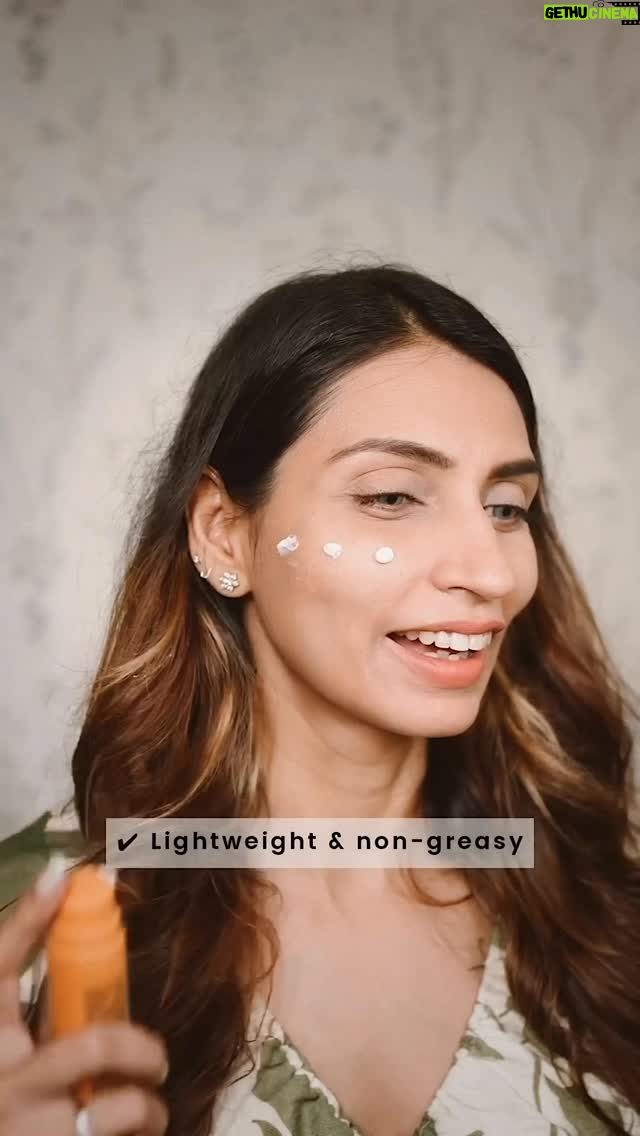 Swati Gandhi - 9.9K Likes - Always running late, but my skin routine is right on time ☀️
Akind No Shade = sunscreen   primer in one.
@akindbeauty 
Smooth base, zero whitecast, SPF 50 PA     done in one step.

[Akind sunscreen, Akind No Shade, Daily UV protection, 2-in-1 Sunscreen Primer, SPF 50 PA    , SPF 50, No whitecast, Lightweight sunscreen, Makeup-ready base, sunscreen plus primer, Everyday sunscreen, skincare routine,