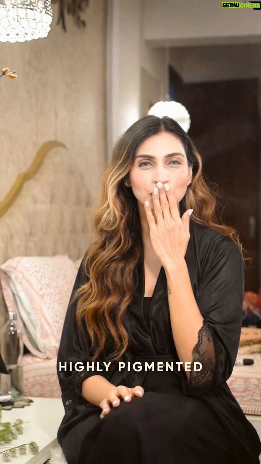 Swati Gandhi - 10.8K Likes - ✨Wedding season = glow season ✨
From haldi to sangeet — your skin deserves to shine brighter than your outfit 💛
My secret to that instant lit-from-within glow? Faces Canada’s glow gang 💫

@facescanada

#StrobeGlowFace #LightweightMakeup #hydramatteFoundation #EasyMakeup
#ComfywowLipstick #Strobe #glow #glowing #FacesCanada