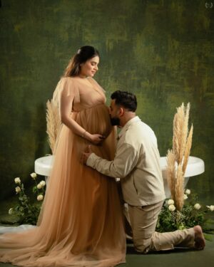 Swati Monga Instagram - Two Hearts Preparing For Another Heartbeat 🧿❤️👼🏻
Shot & Edit By - @littletoesbymuskan
2026 Will Always Be Closest To My Heart ❤️✌🏻
#pregnancy #duedate #couplegoals #rajatswati #maternityshoot
( relationshipgoals , coupleposes , maternityshoot , cutecouple , love )