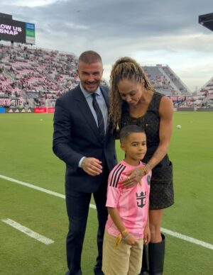 Sydney Leroux Instagram - When in Miami…

Thank you @beeupsnacks & @davidbeckham