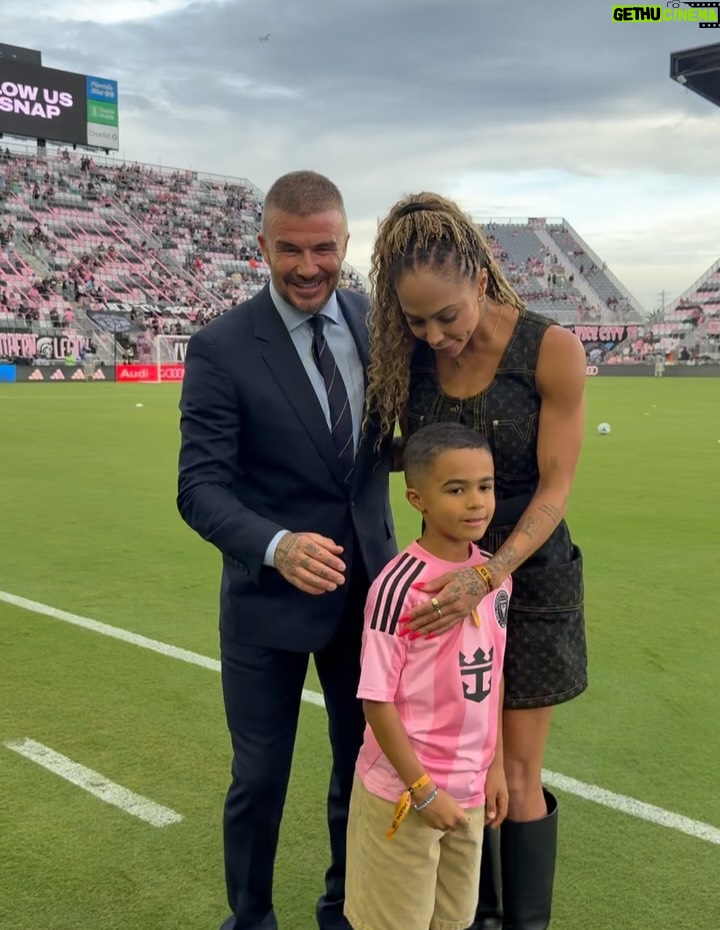 Sydney Leroux - 75.5K Likes - When in Miami…

Thank you @beeupsnacks & @davidbeckham