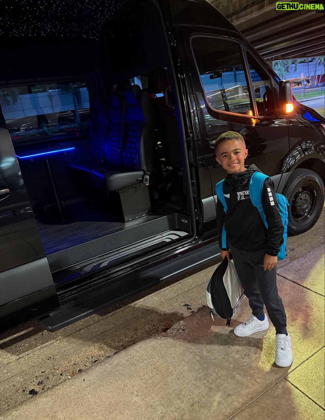 Sydney Leroux - 75.5K Likes - When in Miami…

Thank you @beeupsnacks & @davidbeckham