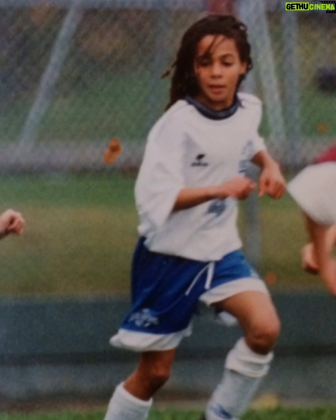 Sydney Leroux - 34.5K Likes - Happy National Girls and Women in Sports Day! Roux has been so lucky to be around such strong, amazing and powerful women her entire life. It makes me question why she isn’t athletic.