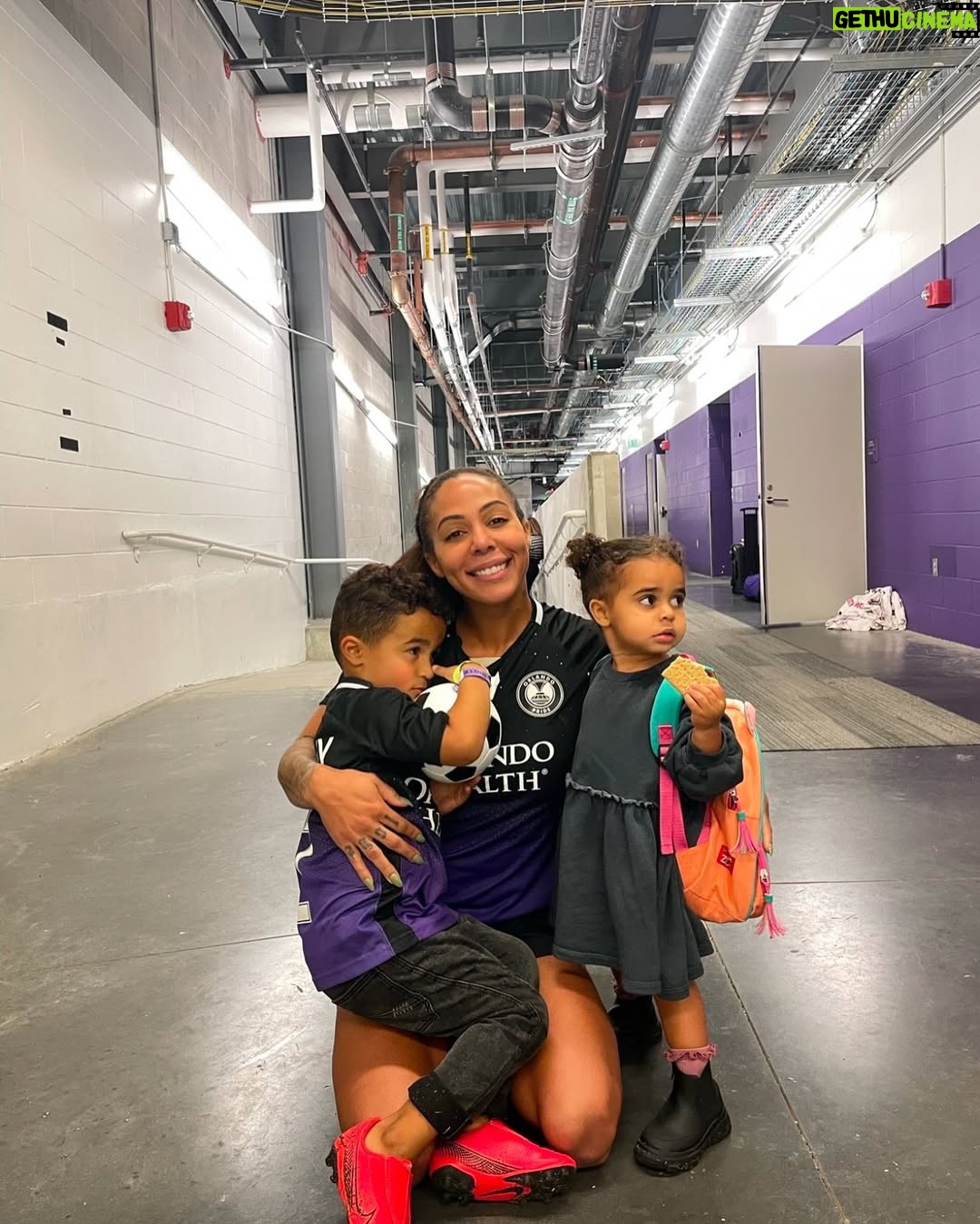Sydney Leroux - 34.5K Likes - Happy National Girls and Women in Sports Day! Roux has been so lucky to be around such strong, amazing and powerful women her entire life. It makes me question why she isn’t athletic.