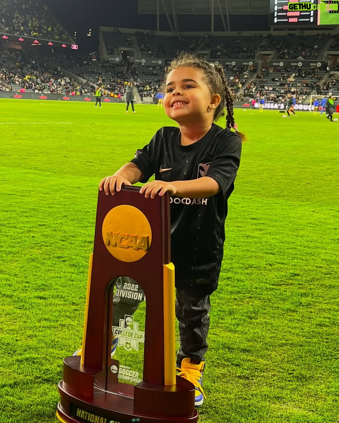 Sydney Leroux - 34.5K Likes - Happy National Girls and Women in Sports Day! Roux has been so lucky to be around such strong, amazing and powerful women her entire life. It makes me question why she isn’t athletic.