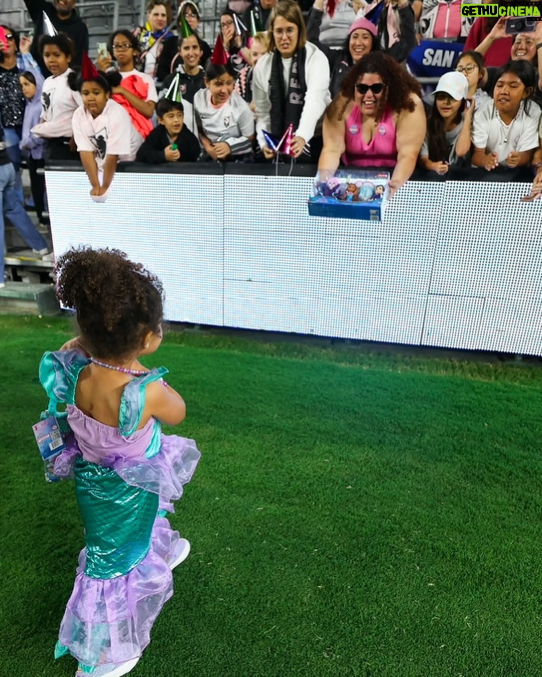 Sydney Leroux - 34.5K Likes - Happy National Girls and Women in Sports Day! Roux has been so lucky to be around such strong, amazing and powerful women her entire life. It makes me question why she isn’t athletic.