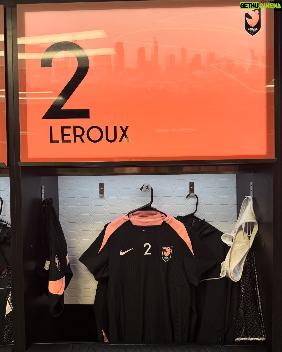 Sydney Leroux - 30.3K Likes - Preseasoning… 🧂