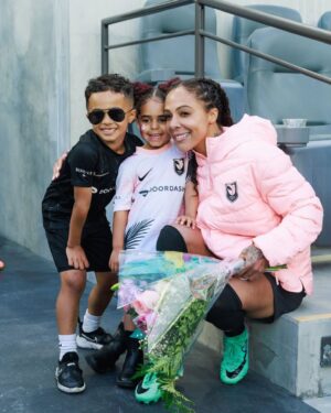 Sydney Leroux Instagram - Right where we’re meant to be. 🖤🪽