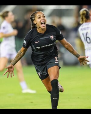 Sydney Leroux Instagram - Right where we’re meant to be. 🖤🪽