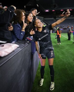 Sydney Leroux Instagram - Right where we’re meant to be. 🖤🪽