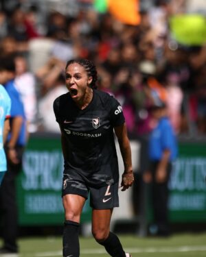 Sydney Leroux Instagram - Right where we’re meant to be. 🖤🪽