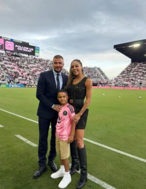 Sydney Leroux Instagram - When in Miami…

Thank you @beeupsnacks & @davidbeckham
