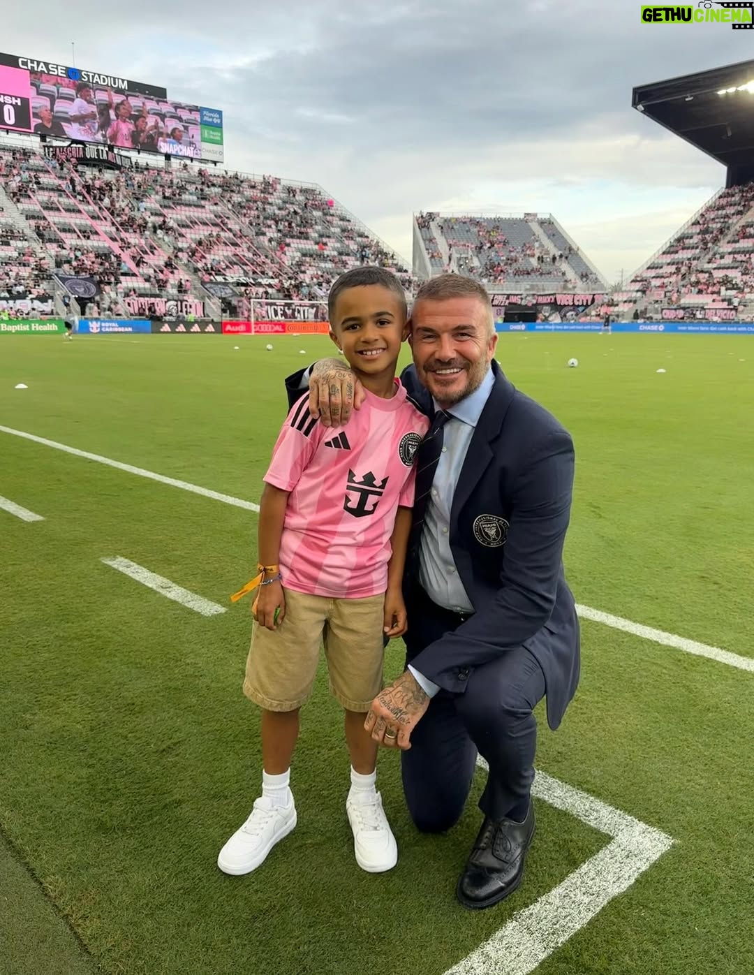 Sydney Leroux - 75.5K Likes - When in Miami…

Thank you @beeupsnacks & @davidbeckham