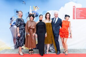 Sylvia Hoeks Instagram - MOTHER world premiere @labiennale 

It’s been an absolute honor. Thank you @mitevskateona for your trust and courage soaked in determination. Thank you @noomirapace for sharing your heart and your magic. 

Grazie #labinamitevska @entrechienetloup_be @raging_films @fraufilm_  @erik.glijnis @frankhoeve #cherylsnow @alissa.vradenburg @janeepstein @houstoncosta #deanfluker @flo.ro.se and many many more 💫