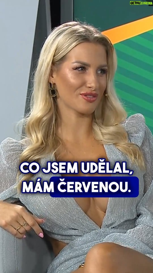 Táňa Bystroňová - 5.2K Likes - 🟥 Červené karty na hřišti a v životě... 😆 #tikitaka