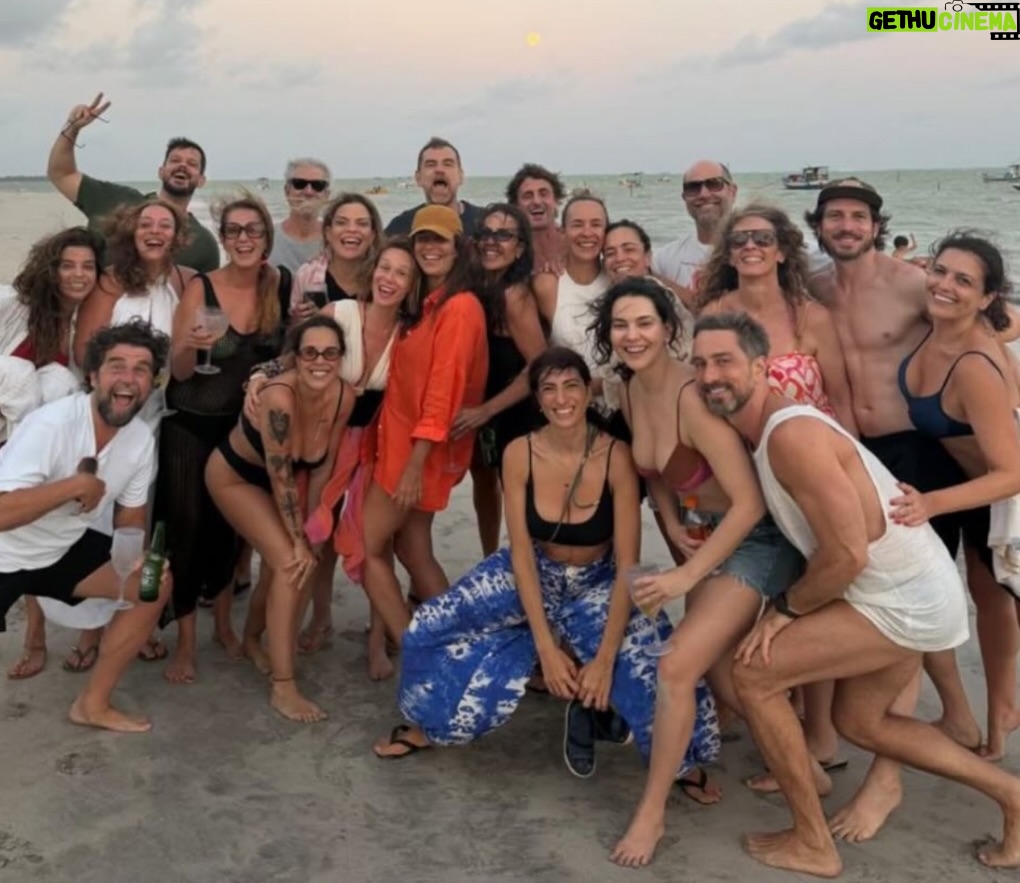 Tainá Müller - 1.6K Likes - Obrigada amigos, por mais uma virada inesquecível!✨
Vou levar pro meu 2026 esses dias mágicos com nossa comunidade praiana do corazón ❤️